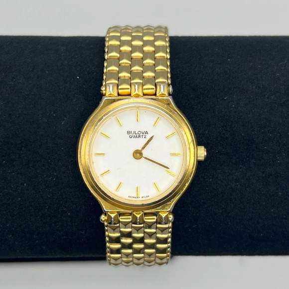 Vintage Bulova T2 1992 Germany Round White and Gold tones Ladies Watch Working main image 7